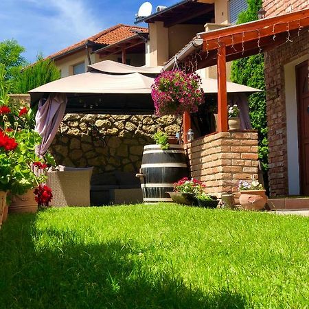 Janicsar Garden Apartman Егер Екстериор снимка