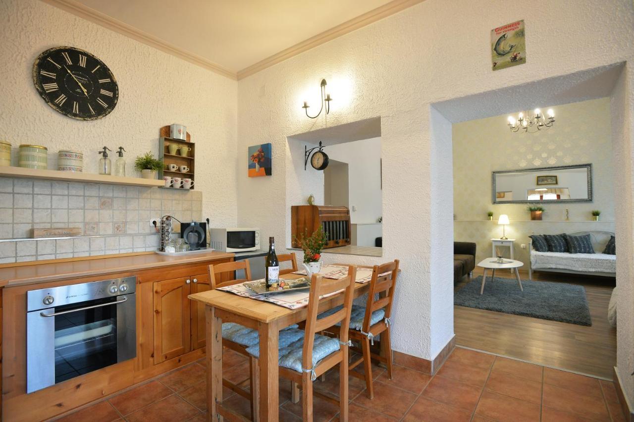 Janicsar Garden Apartman Егер Екстериор снимка