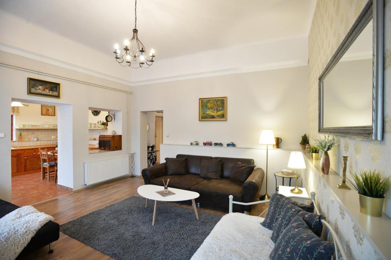 Janicsar Garden Apartman Егер Екстериор снимка