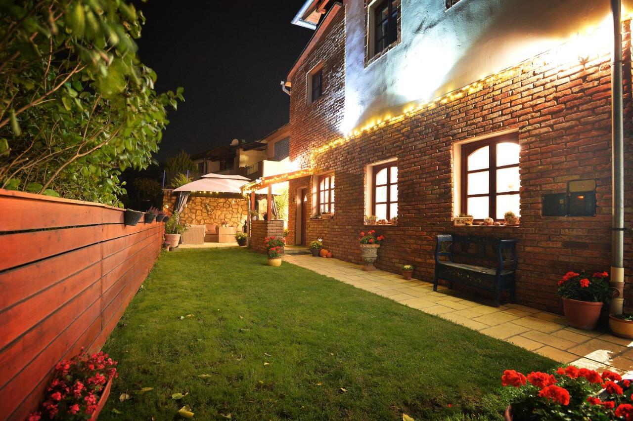 Janicsar Garden Apartman Егер Екстериор снимка