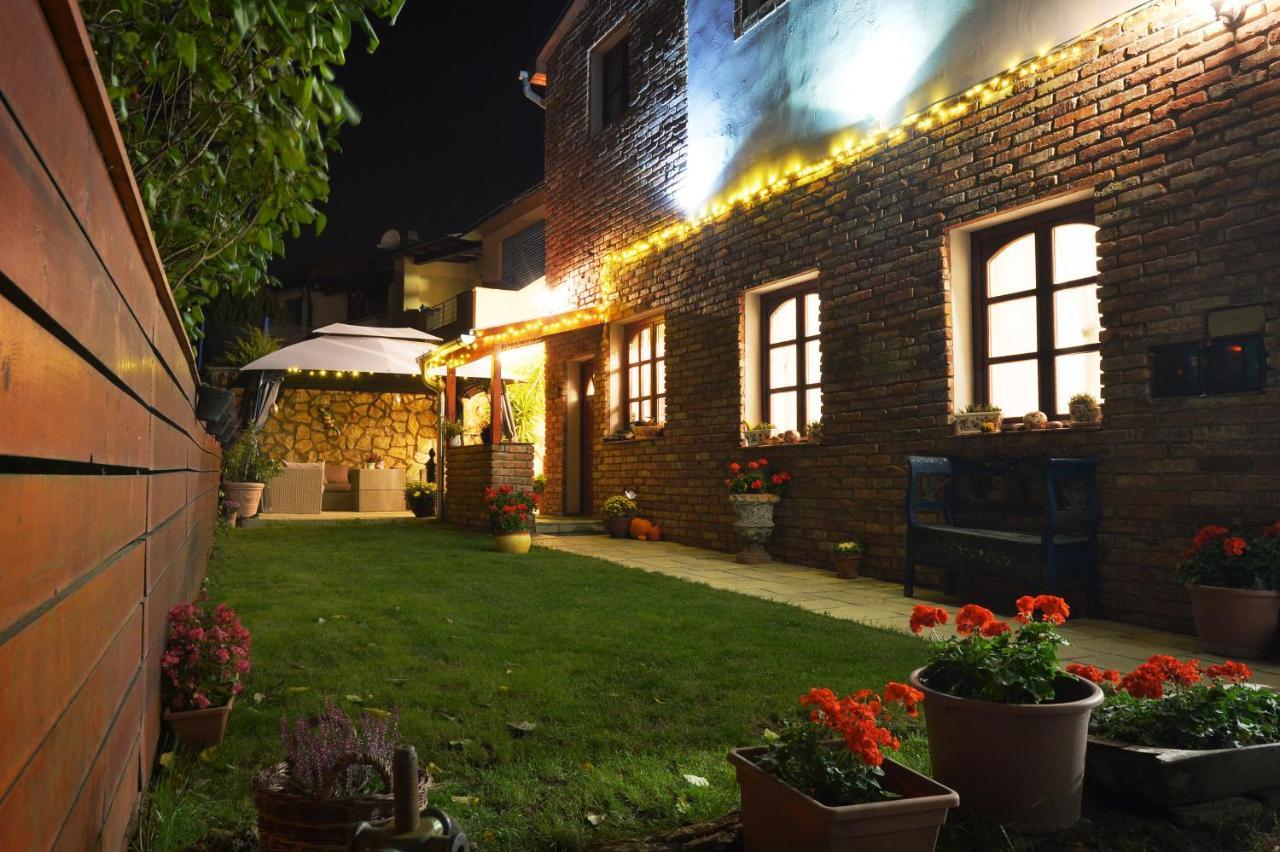 Janicsar Garden Apartman Егер Екстериор снимка